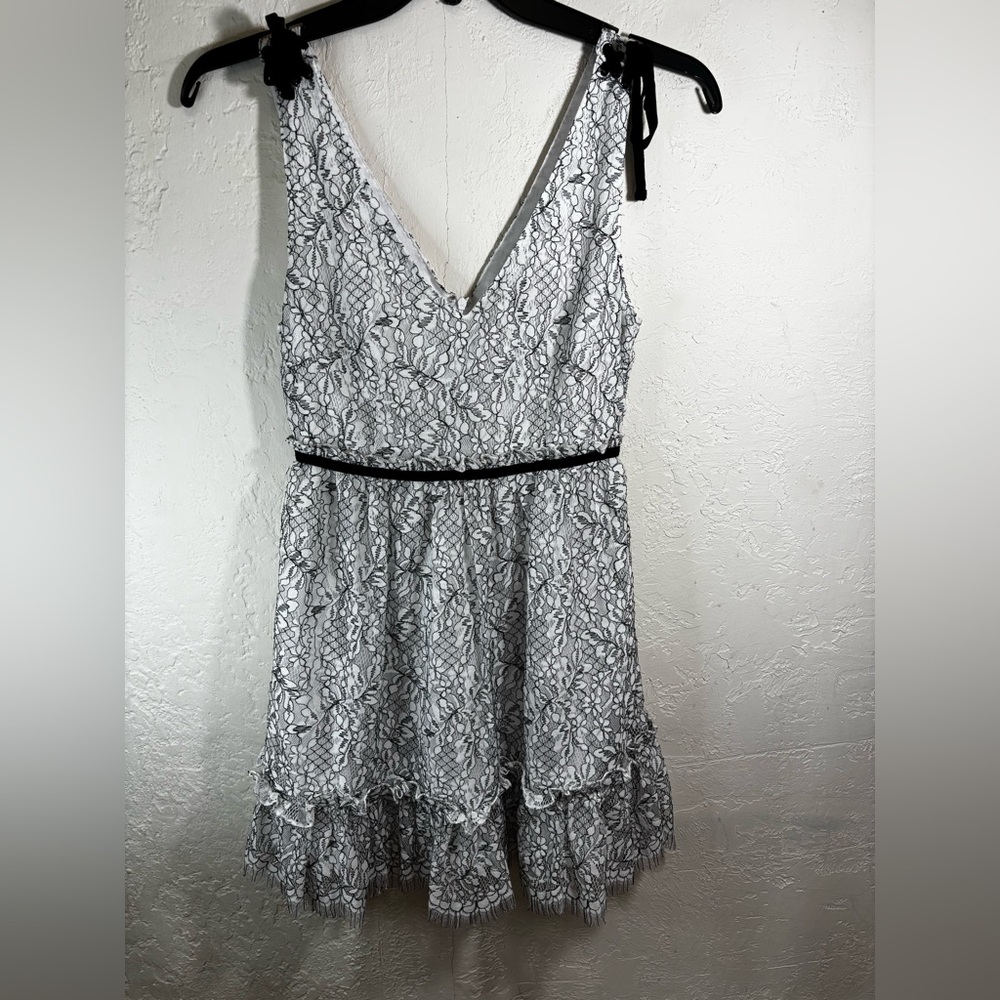 Cupcakes and Cashmere Ezzy Dress Ivory Lace Size 4